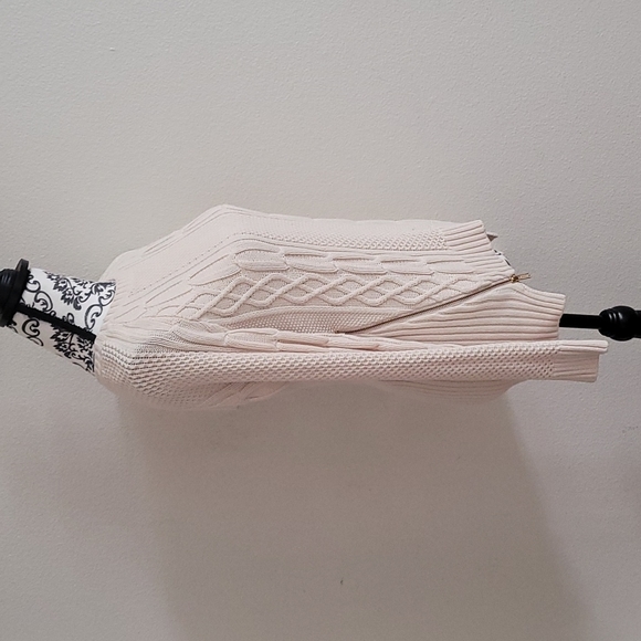 🌻 CABI SWEATER 🌻 - Picture 4 of 9